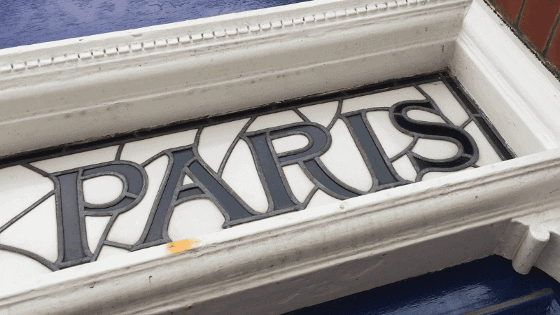 パリの看板